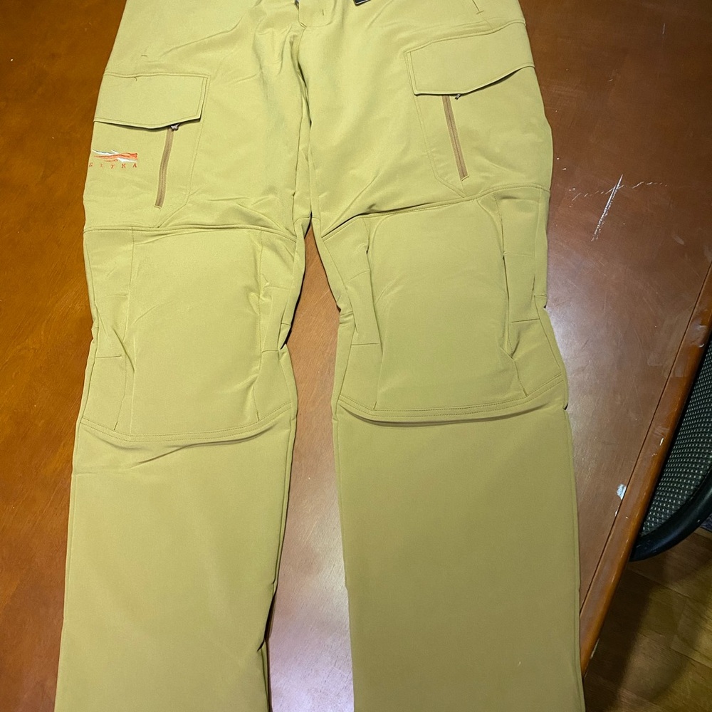 Stylish Tan Cargo Pants for Men